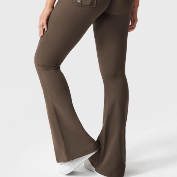 Yeoreo Brittany 30" Flared Leggings with Pocket - Picture 4 of 6